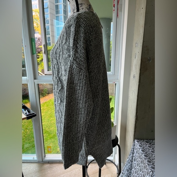 Suzy Shier acrylic sweater size M - Picture 2 of 6